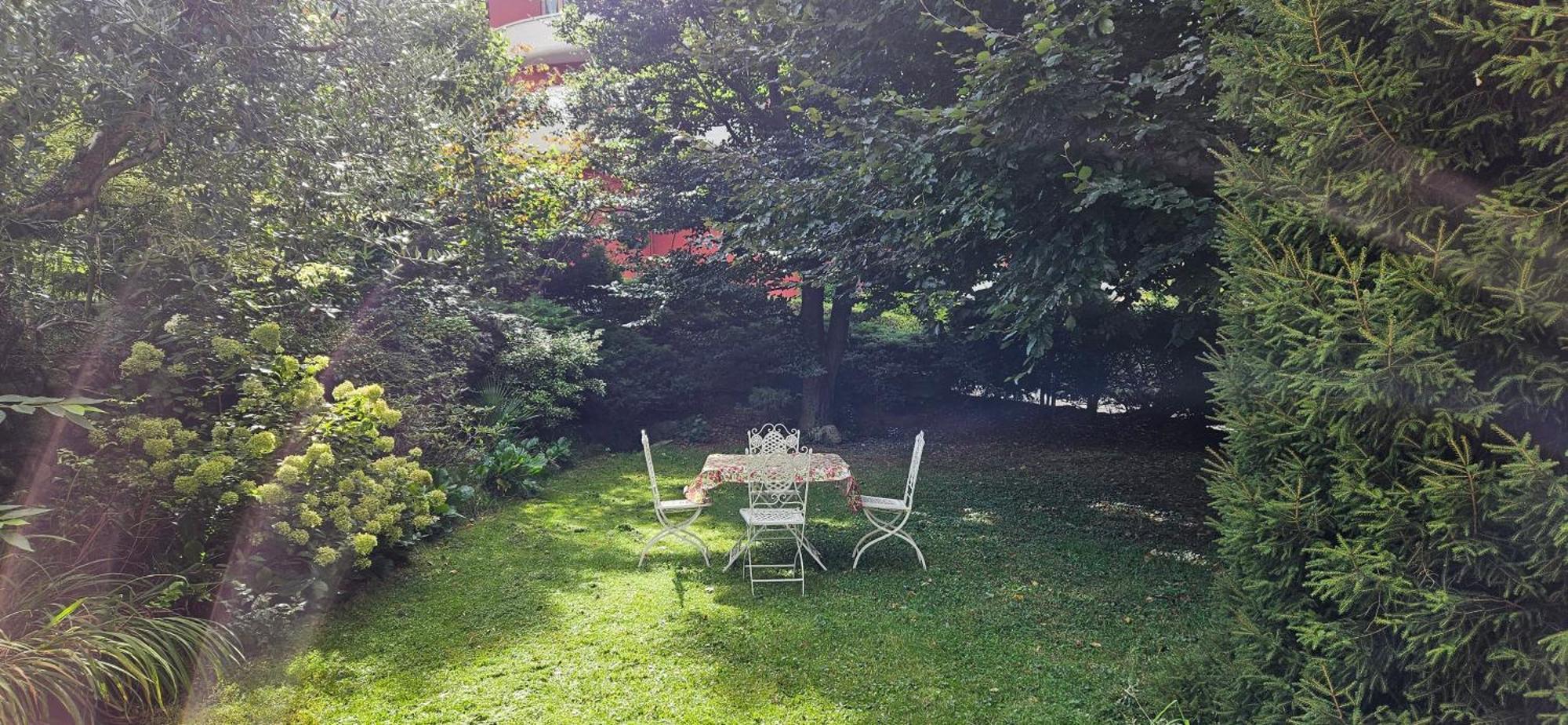 Appartamento Con Ingresso Autonomo, Giardino Privato E Portico Introbio Luaran gambar
