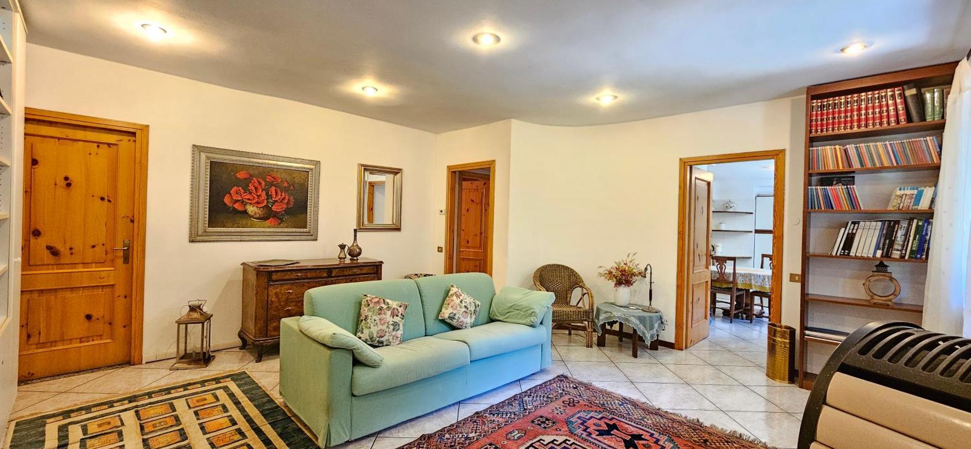 Appartamento Con Ingresso Autonomo, Giardino Privato E Portico Introbio Luaran gambar